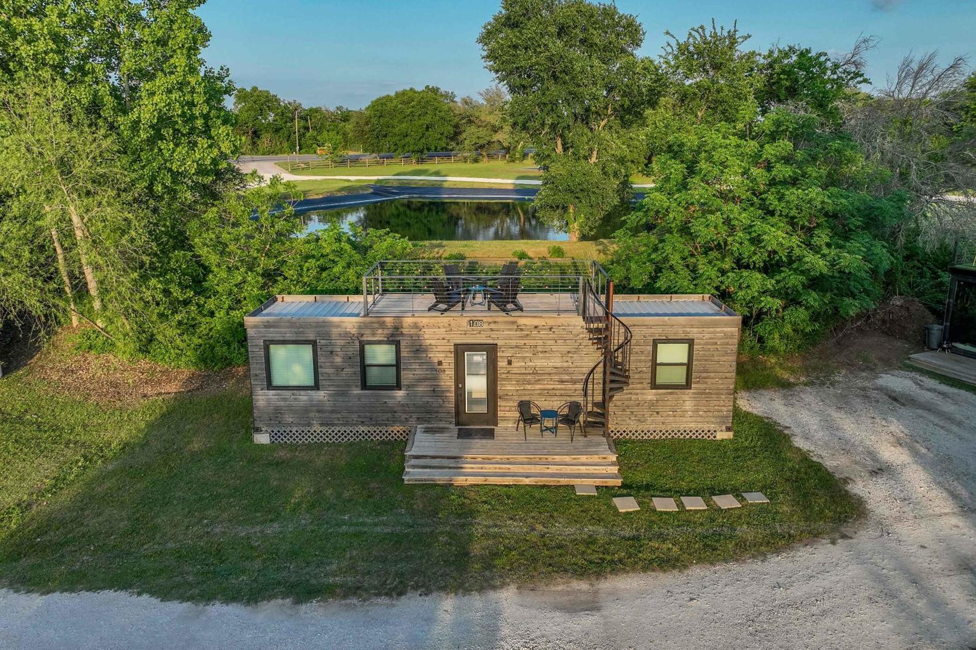 Container Home With Rooftop Views And Pickleball-Pecan Grove Bellmead Exterior foto
